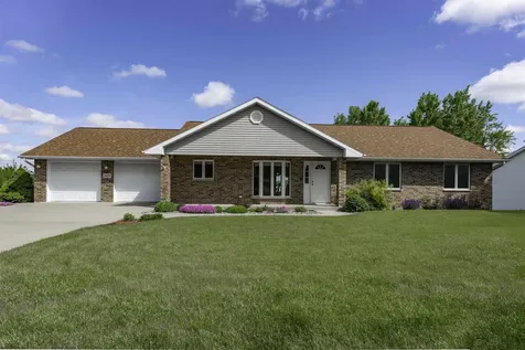 6109 Willow Brook Dubuque IA 52002
