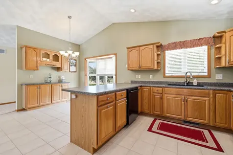 6109 Willow Brook Dubuque IA 52002