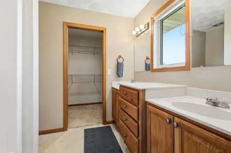 6109 Willow Brook Dubuque IA 52002