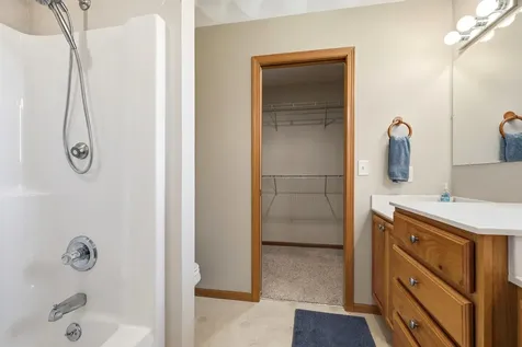 6109 Willow Brook Dubuque IA 52002