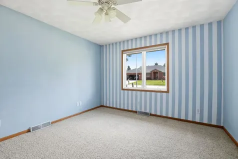 6109 Willow Brook Dubuque IA 52002