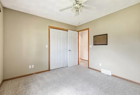 6109 Willow Brook Dubuque IA 52002