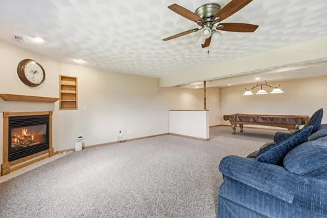 6109 Willow Brook Dubuque IA 52002
