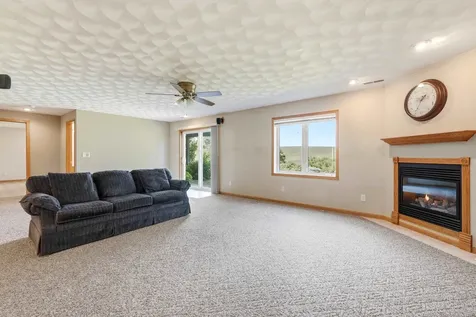 6109 Willow Brook Dubuque IA 52002