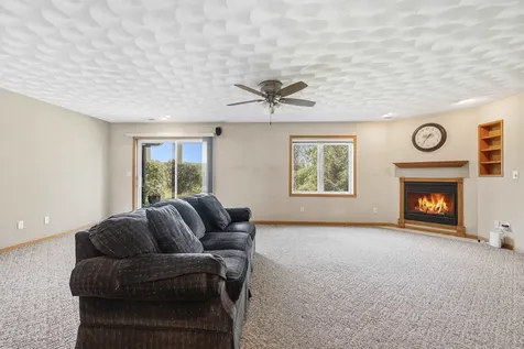 6109 Willow Brook Dubuque IA 52002