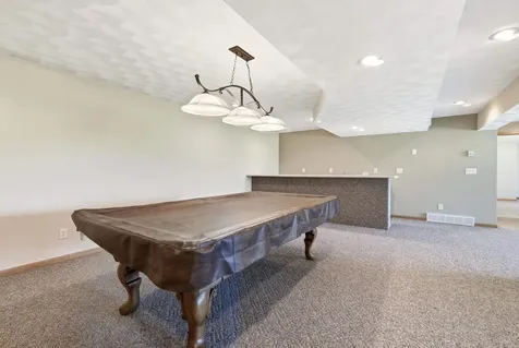 6109 Willow Brook Dubuque IA 52002