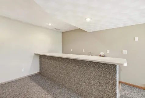 6109 Willow Brook Dubuque IA 52002