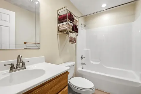 6109 Willow Brook Dubuque IA 52002