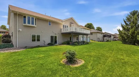 6109 Willow Brook Dubuque IA 52002