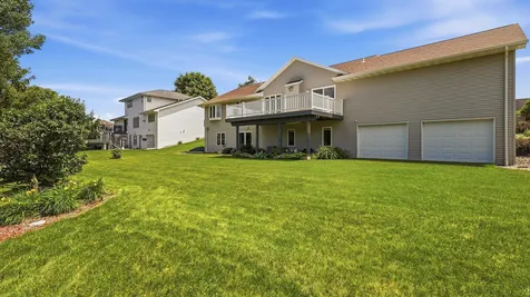 6109 Willow Brook Dubuque IA 52002