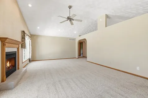 6109 Willow Brook Dubuque IA 52002