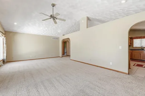 6109 Willow Brook Dubuque IA 52002