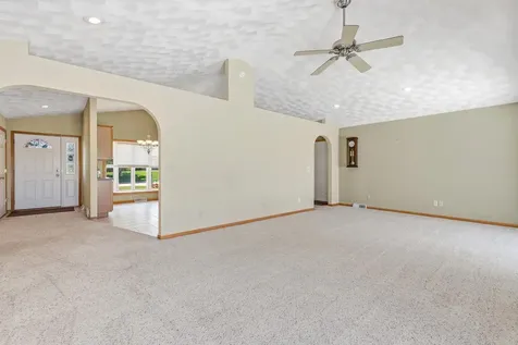 6109 Willow Brook Dubuque IA 52002