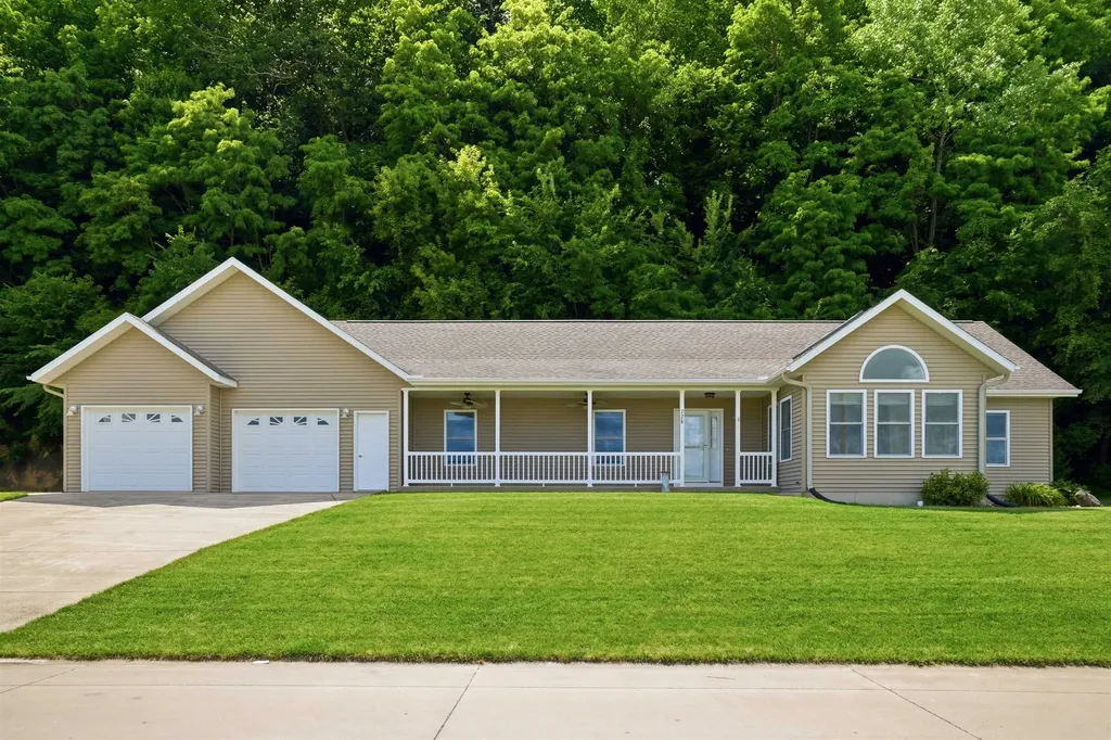 226 N Bluff Street Guttenberg IA 52052