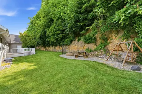 226 N Bluff Street Guttenberg IA 52052