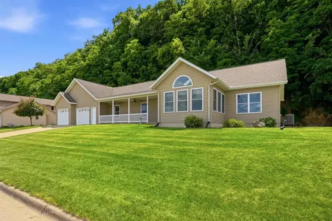 226 N Bluff Street Guttenberg IA 52052