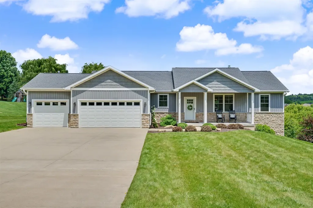 14047 Pebble Beach Dubuque IA 52002