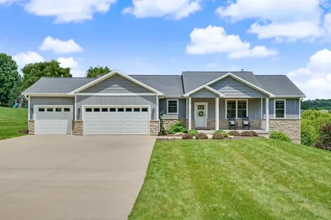 14047 Pebble Beach Dubuque IA 52002