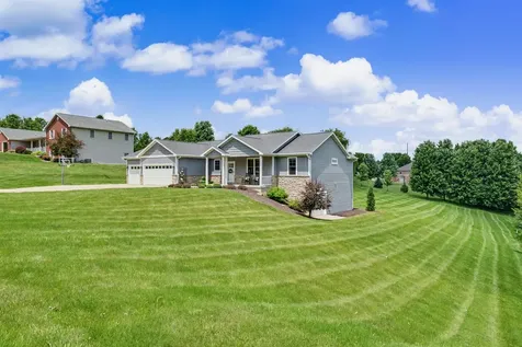 14047 Pebble Beach Dubuque IA 52002