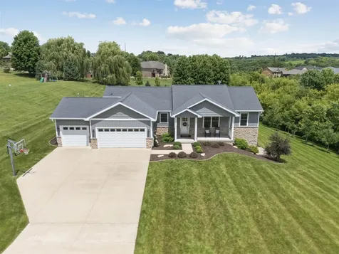 14047 Pebble Beach Dubuque IA 52002