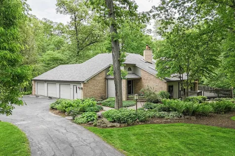 16644 Forest Gate Dubuque IA 52001