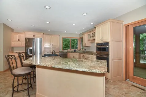 16644 Forest Gate Dubuque IA 52001