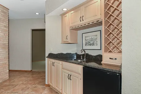 16644 Forest Gate Dubuque IA 52001