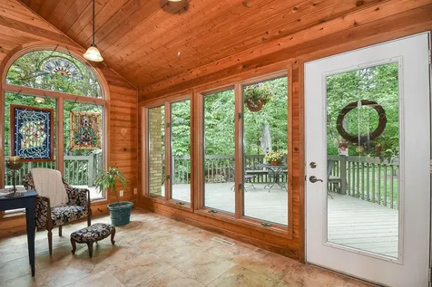16644 Forest Gate Dubuque IA 52001