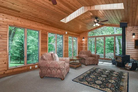 16644 Forest Gate Dubuque IA 52001