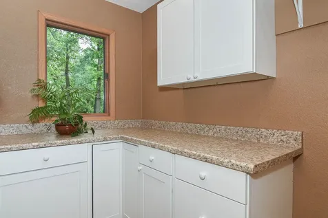 16644 Forest Gate Dubuque IA 52001