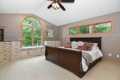 16644 Forest Gate Dubuque IA 52001