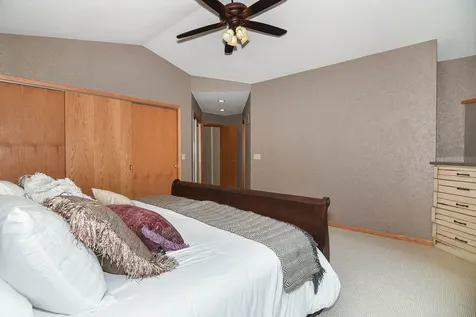 16644 Forest Gate Dubuque IA 52001