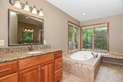 16644 Forest Gate Dubuque IA 52001