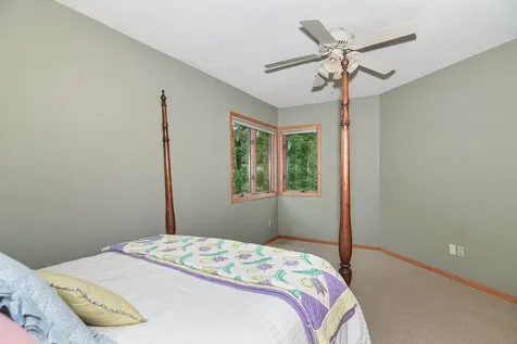 16644 Forest Gate Dubuque IA 52001