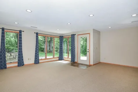 16644 Forest Gate Dubuque IA 52001