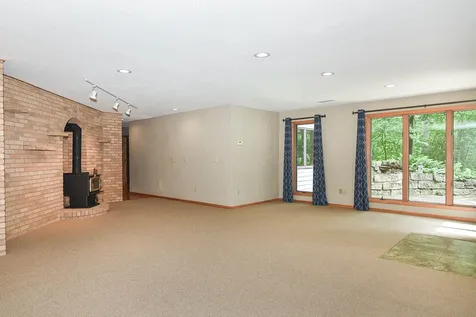 16644 Forest Gate Dubuque IA 52001