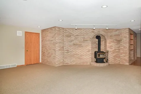 16644 Forest Gate Dubuque IA 52001