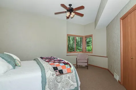 16644 Forest Gate Dubuque IA 52001