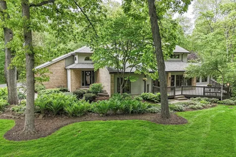 16644 Forest Gate Dubuque IA 52001