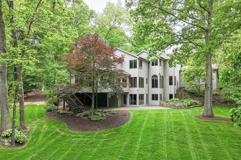 16644 Forest Gate Dubuque IA 52001