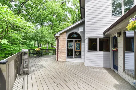 16644 Forest Gate Dubuque IA 52001