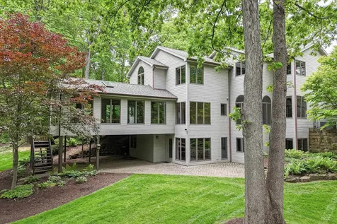 16644 Forest Gate Dubuque IA 52001