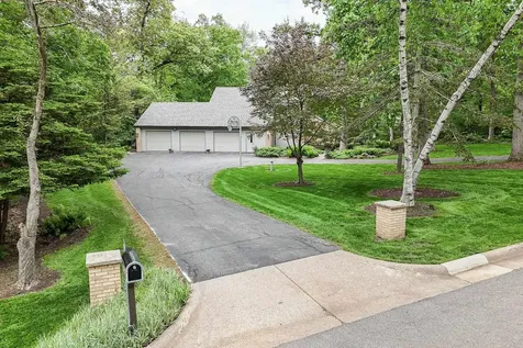 16644 Forest Gate Dubuque IA 52001