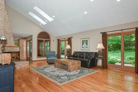 16644 Forest Gate Dubuque IA 52001