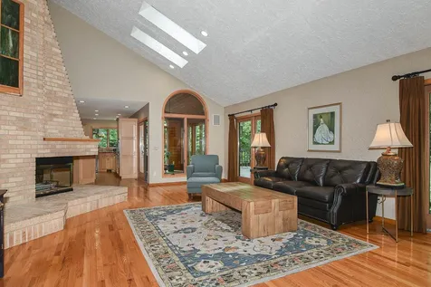 16644 Forest Gate Dubuque IA 52001