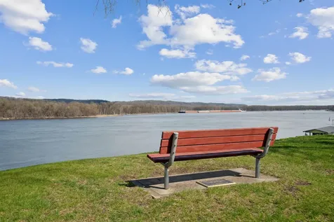 618 S River Park Guttenberg IA 52052