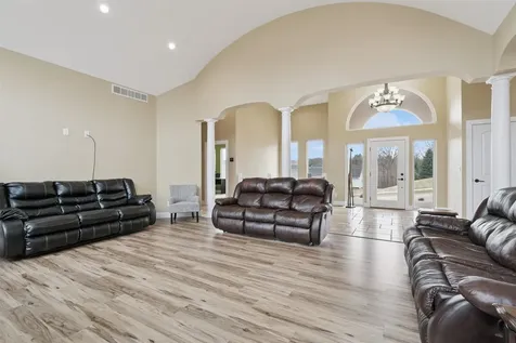 1735 Creek Wood Dubuque IA 52003