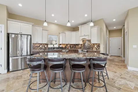 1735 Creek Wood Dubuque IA 52003