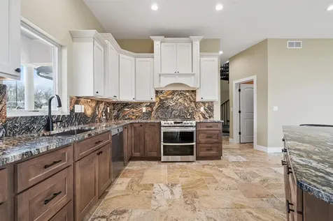 1735 Creek Wood Dubuque IA 52003