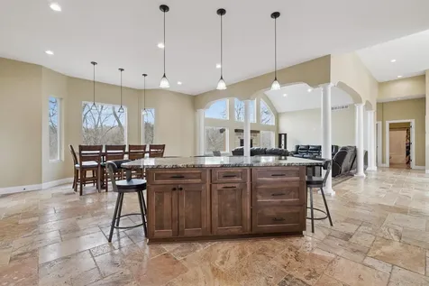 1735 Creek Wood Dubuque IA 52003